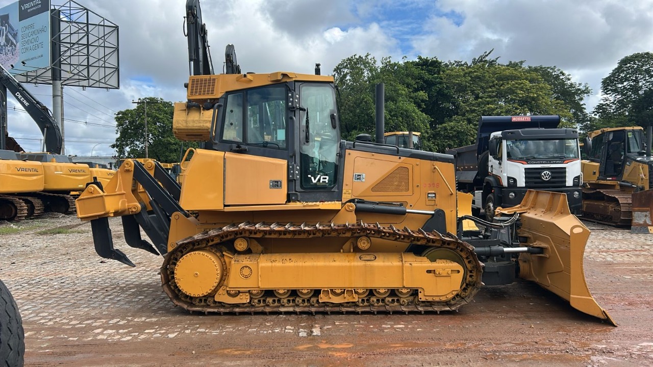 Trator de Esteiras John Deere 750J